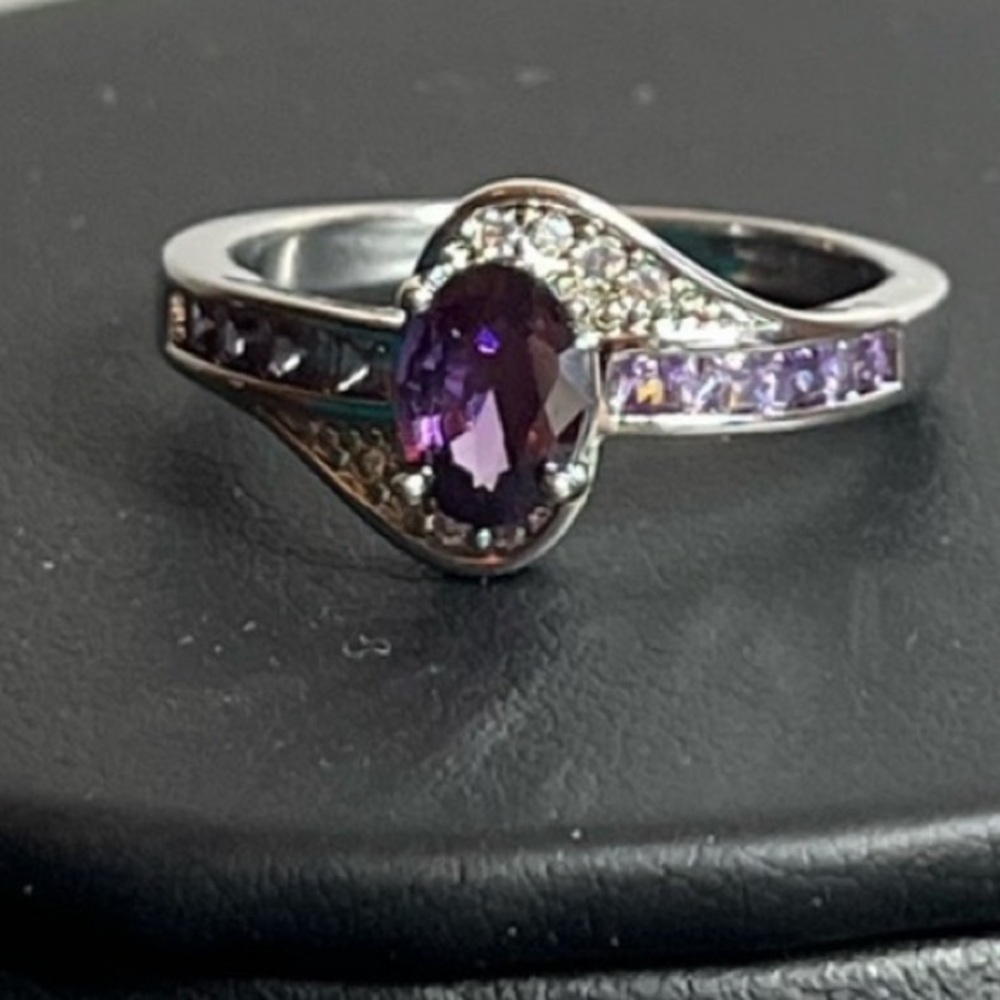 Silver tone Ring with purple stone and accents. Size 8